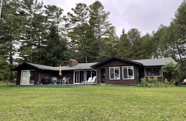 Lakefront Cottage with 100ft Private Sandy Beach!