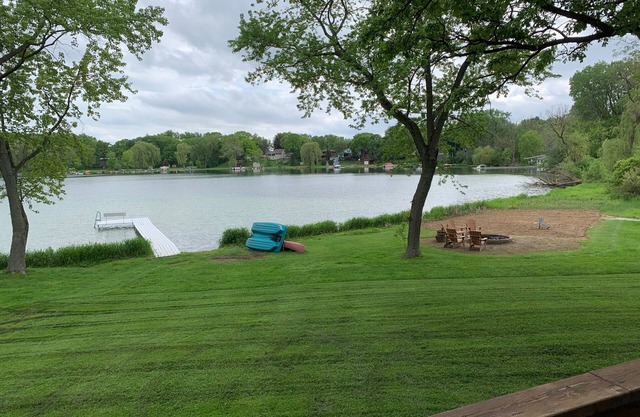 Magnifique complexe au bord du lac avec plage privée, à côté du lac Powers
