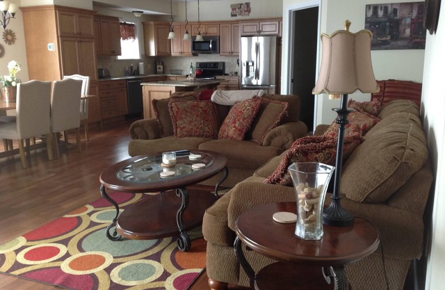 CONDO LAKEFRONT # 111 * 3BR / 2 BA SLEEPS 6 200 $ la semaine juillet / août.