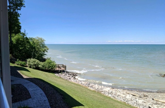 Lakefront Condo | Pool, Beach, Wineries, SPIRE