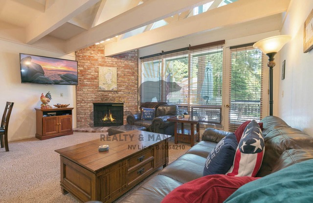 Lakefront Condo Complex - Beach Access (LA999 35)