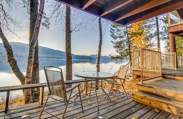 Condo au bord du lac w / superbes vues, piscine partagée / bain à remous, accès à la plage - près du ski!