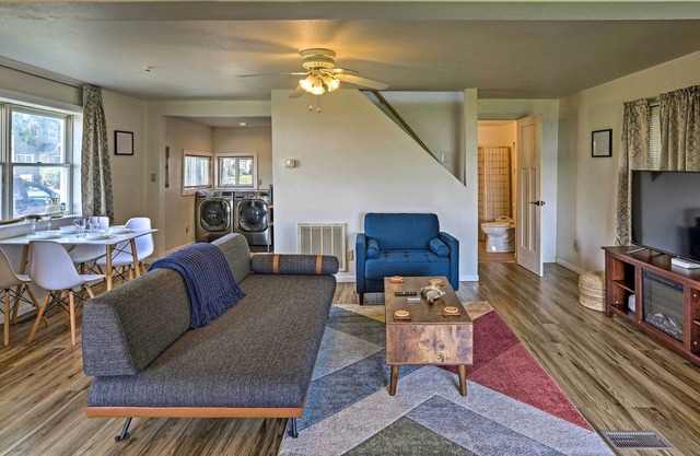NEW! Lakefront Cottage 6 Miles to Downtown Toledo!