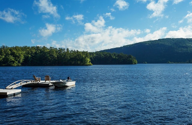 Camp d'été classique dans le Maine sur le lac Megunticook, à 5 km du centre-ville de Camden.