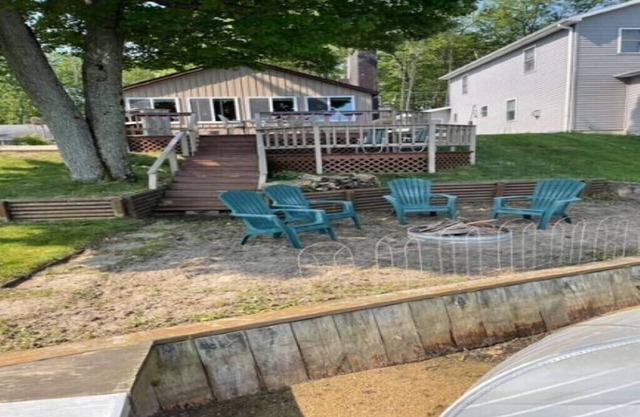 Lakefront Cottage in Lake City