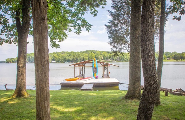 Cottage au bord du lac, quai privé, près de Nashville TN, restaurants / boutiques à proximité