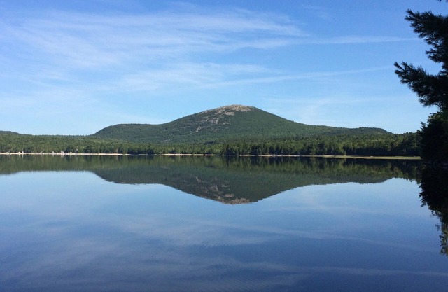 Chalet au bord du lac près de l'Acadie et de Bar Harbor.