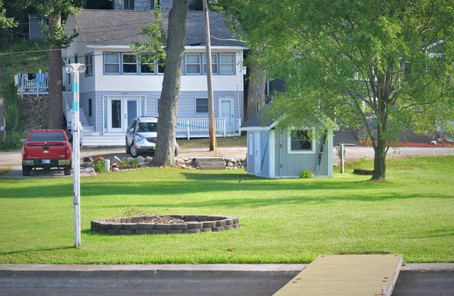 Gardez votre calme et votre lac au Hollan’s Hideaway, au lac Big Barbee!