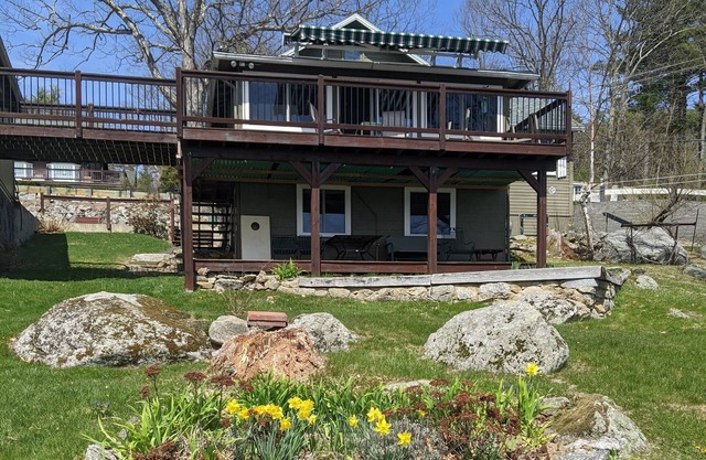 Lakefront Cottage on Lake Winnipesaukee- Meredith Bay