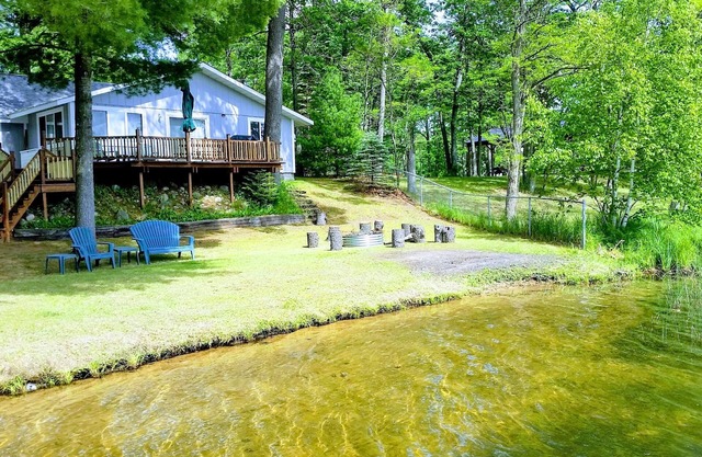 COTTAGE LAKEFRONT / LK. GEORGE, MI / FAMILLE- CONVIVIAL