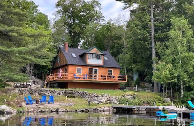 Beautiful Lakefront Cottage