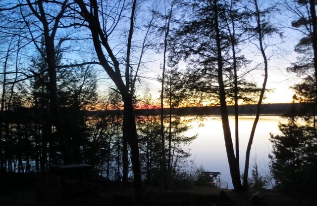 Cottage Lakefront avec 18 'Pontoon inclus