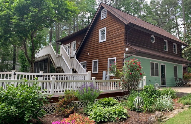Lakefront Double Cottages Sleep 17 (shared sandy beach and dock area)