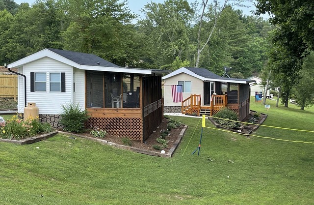 Lakefront Cozy Vacation Rental