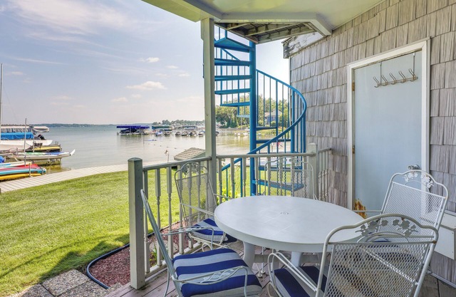 Lakefront Culver Condo w/ Pool & Beach Access