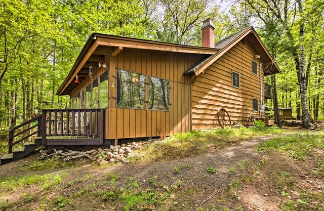 Cabine chaude et confortable avec quai et foyer sur le lac Largon