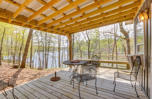Lakefront Delta Cabin Rental w/ Boat Dock + Deck!