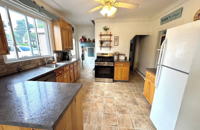 Lakefront Escape on Lakeshore Drive - Sleeps 6+