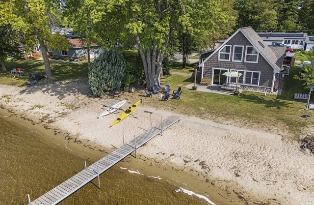 LakeFront - Renovated Family Getaway with Dock!