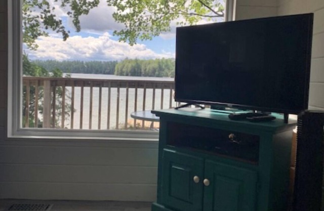 Clearly Ours Too 3 + 1 Bedroom Lakefront Cottage on Clear Lake - Heart of Muskoka.