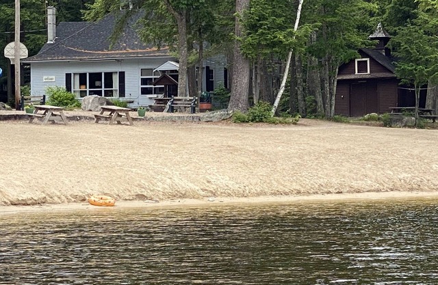 Lakefront - Family Friendly Home - on Long Lake w/beaches and boat slip.