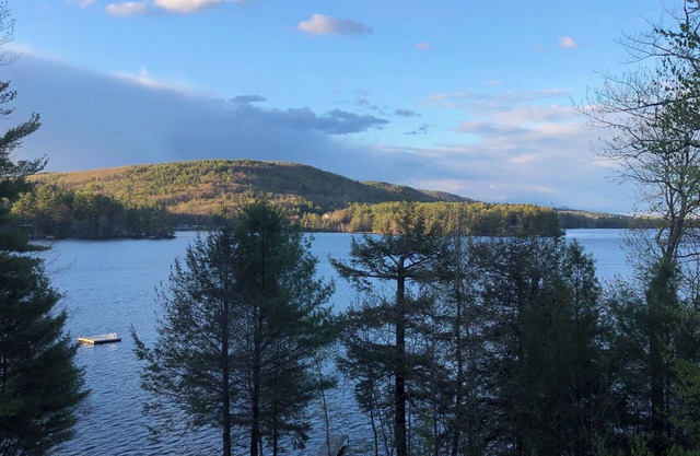 Lakefront family-friendly 4+ bedroom house on Little Squam