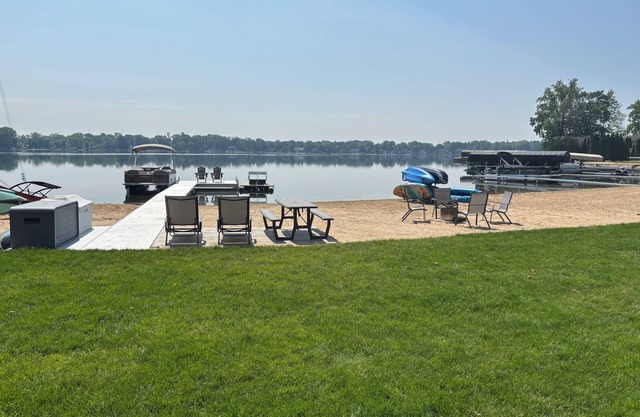 Lakefront Family Friendly Home avec grande plage et de belles vues