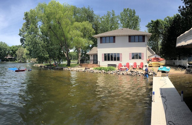 Escapade familiale au bord du lac sur la pointe! Kayaks / 2 foyers / plage privée / lits superposés