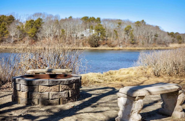 Family Home LakeView firepit Beach Nearby