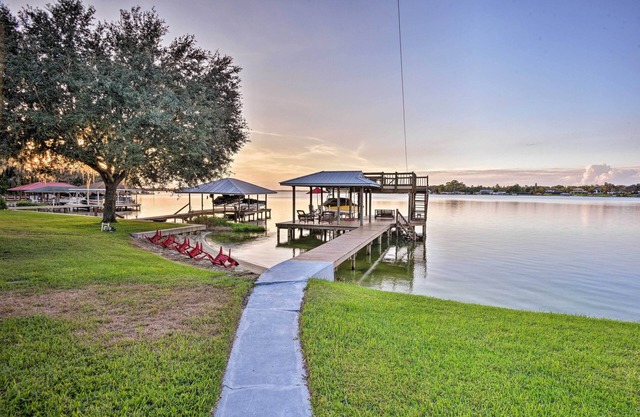 NOUVEAU-Lakefront Lake Placid Cottage w / Pvt Boat Dock