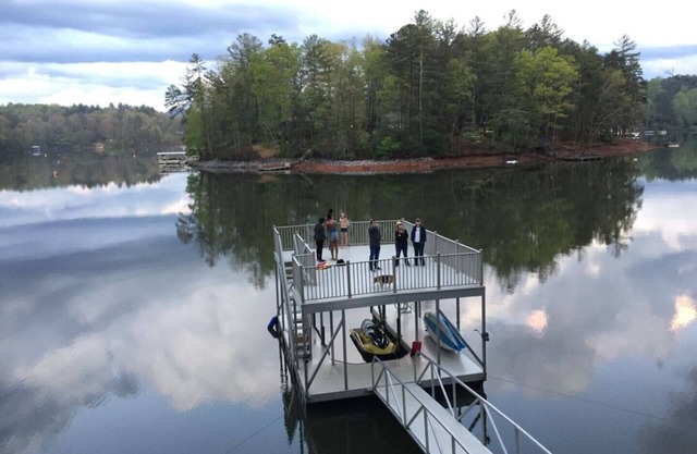 20% off Spring Special ends May 20th!!! Lakefront, Mtn views, dock + HOT TUB