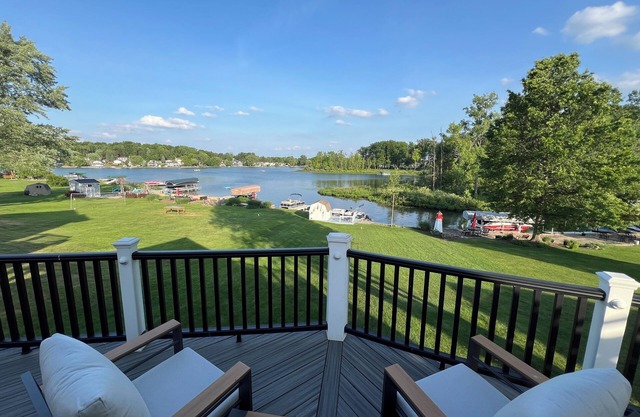 Murray Lake Whole House - Lakefront - Pontoon Rental - Sleeps 8-10