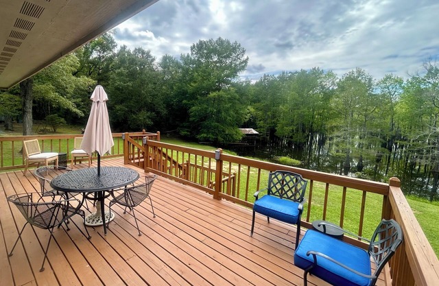 The Perch at Cheniere Lake- grill, deck, fire pit