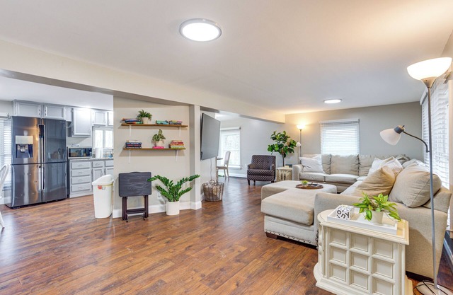 14 Mi to UGA: Quiet Lakefront Getaway w/ Porch!