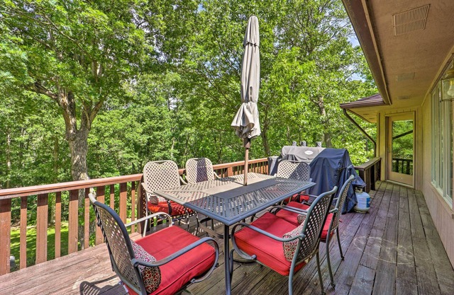 Lakefront Getaway w/ Private Dock & Kayaks!