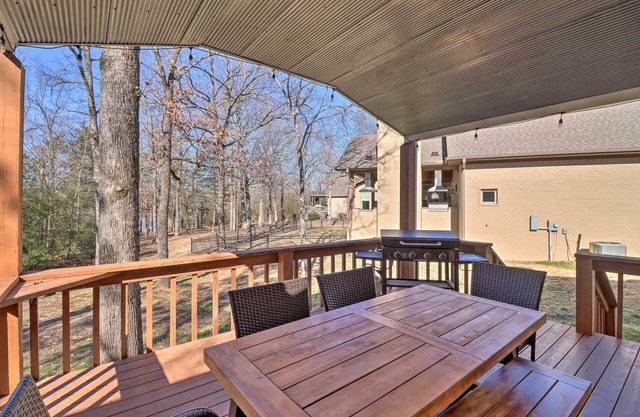 NOUVEAU! Lakefront Greers Ferry Cabin w / Boat Slip!
