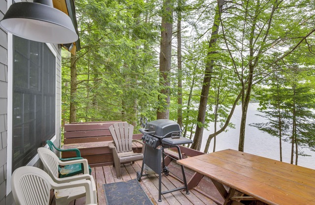 NOUVEAU! Lakefront Cabine avec rampe de canoë et bateau