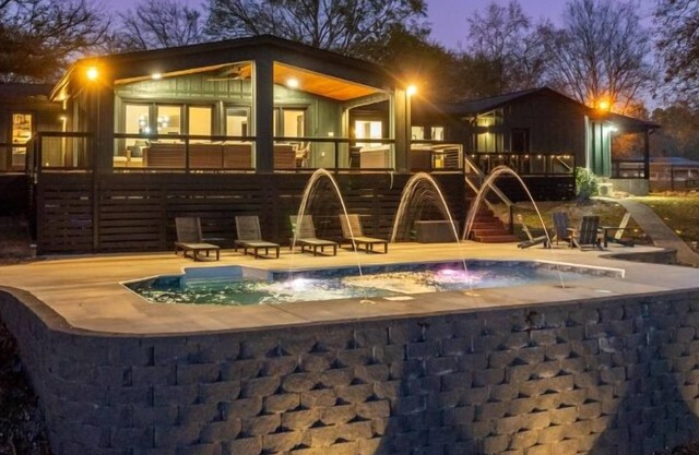 Lakefront! Heated Pool! Hot Tub! Game Room!