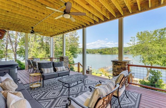 Lakefront Hiawassee Gem: Boat Dock w/ Rooftop Deck