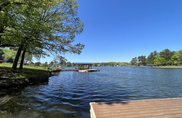 Lakefront Home / 2Bd 1 Ba / Boat Dock