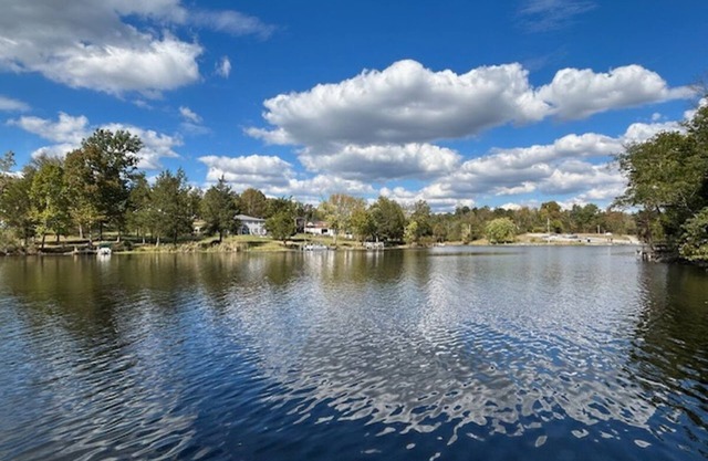 Lakefront Home Close to Bourbon Trail--Dog friendly and now with WiFi!
