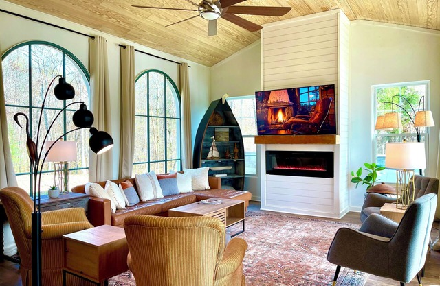 Lakefront home in Cedar Bluff, Alabama.