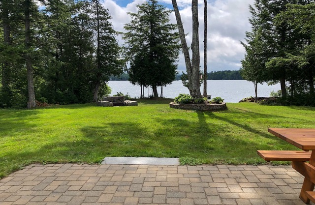 Maison au bord du lac sur un bel étang