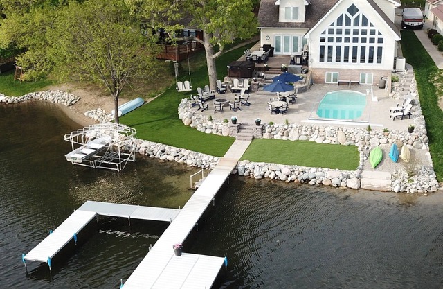 Belle maison au bord du lac avec piscine chauffée, bain à remous et salle de jeux sur le lac Jimmerson