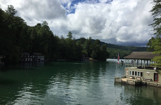 Calme paisible sur le lac Rabun