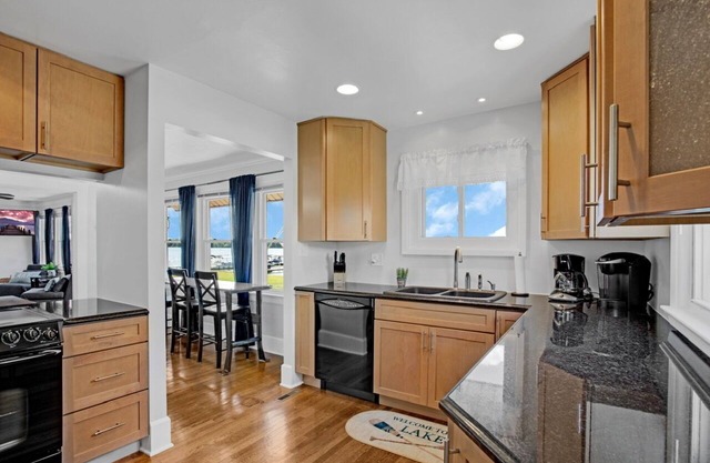 Lakefront home on Chippewa Lake OH. Includes kayaks and paddle boards.
