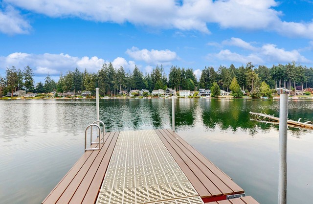 Lakefront home w/ modern kitchen, wifi, great views & private dock
