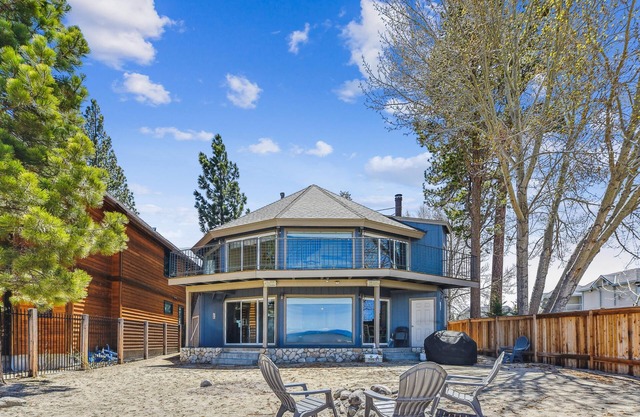 Lakefront Home on Private Sandy Beach, close to Heavenly and Casino's