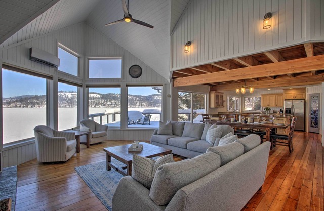 Accueil Lakefront w / Pvt Dock dans la région de Coeur d'Alene!