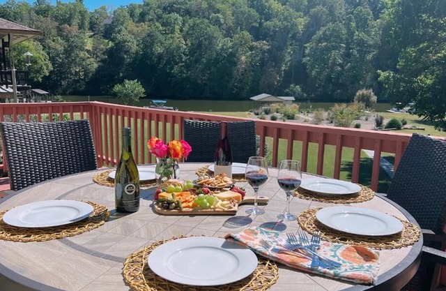 Lakefront Home w/ Private Dock & MTB Trails Minutes from Bentonville